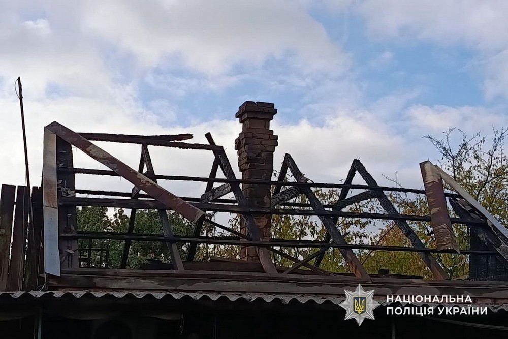 Чоловік опинився біля епіцентру вибуху і був поранений: про обстріли Нікополя, району, Павлограда, Кам’янського і Синельниківщини розповіли у поліції (фото)