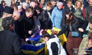 Між народженням і смертю всього 21 рік: на Нікопольщині сьогодні прощалися з молодим Героєм (фото)
