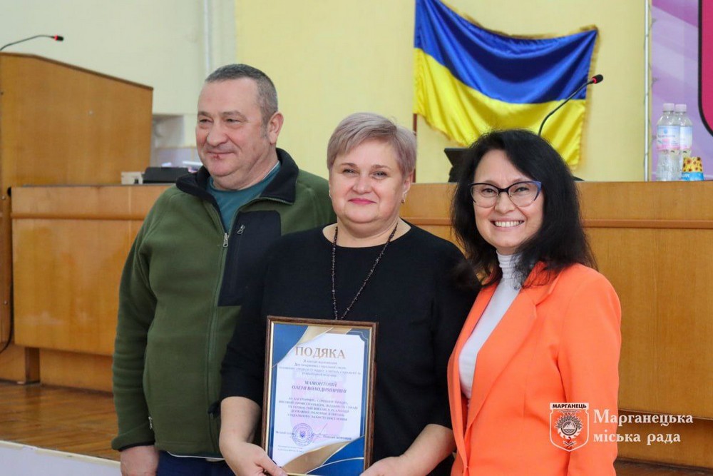 Привітали працівників соцсфери, виділили кошти на прилад нічного бачення: у Марганці відбулася позачергова сесія міської ради (фото) Привітали працівників соцсфери, виділили кошти на прилад нічного бачення: у Марганці відбулася позачергова сесія міської ради (фото)