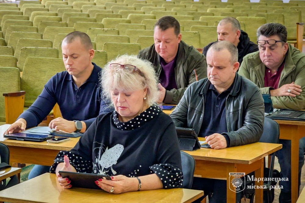 Привітали працівників соцсфери, виділили кошти на прилад нічного бачення: у Марганці відбулася позачергова сесія міської ради (фото) Привітали працівників соцсфери, виділили кошти на прилад нічного бачення: у Марганці відбулася позачергова сесія міської ради (фото)
