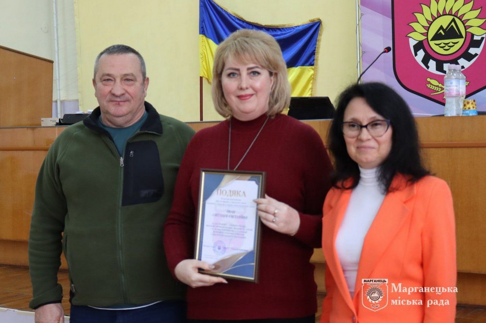 Привітали працівників соцсфери, виділили кошти на прилад нічного бачення: у Марганці відбулася позачергова сесія міської ради (фото) Привітали працівників соцсфери, виділили кошти на прилад нічного бачення: у Марганці відбулася позачергова сесія міської ради (фото)