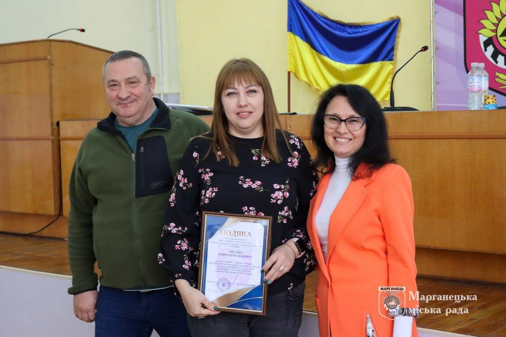 Привітали працівників соцсфери, виділили кошти на прилад нічного бачення: у Марганці відбулася позачергова сесія міської ради (фото) Привітали працівників соцсфери, виділили кошти на прилад нічного бачення: у Марганці відбулася позачергова сесія міської ради (фото)