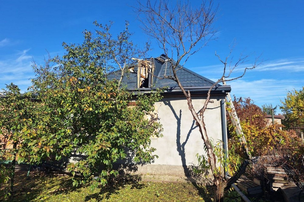 У Нікополі і районі побиті АЗС, будинки, автівки, у Павлограді є поранені, Синельниківщина здригалась під КАБами – важкий день на Дніпропетровщині (фото) У Нікополі і районі побиті АЗС, будинки, автівки, у Павлограді є поранені, Синельниківщина здригалась під КАБами – важкий день на Дніпропетровщині (фото)