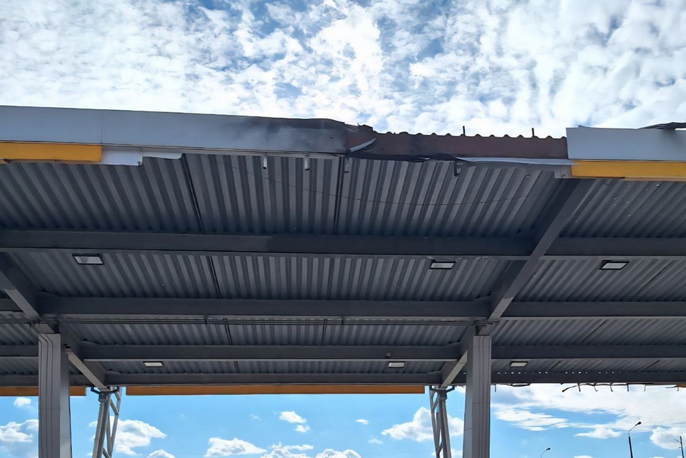 У Нікополі і районі побиті АЗС, будинки, автівки, у Павлограді є поранені, Синельниківщина здригалась під КАБами – важкий день на Дніпропетровщині (фото) У Нікополі і районі побиті АЗС, будинки, автівки, у Павлограді є поранені, Синельниківщина здригалась під КАБами – важкий день на Дніпропетровщині (фото)