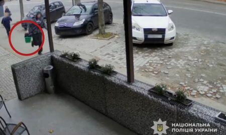 Втік прямо з кошиком: у Дніпрі молодику загрожує 10 років тюрми за пограбування магазину