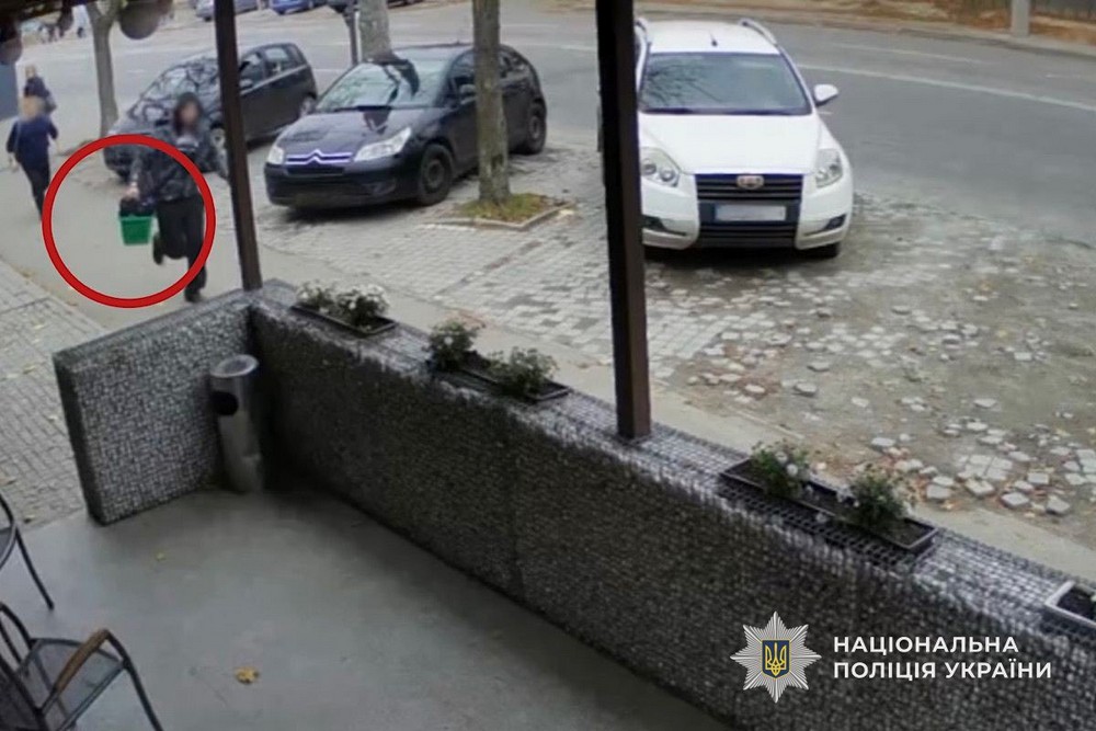 Втік прямо з кошиком: у Дніпрі молодику загрожує 10 років тюрми за пограбування магазину