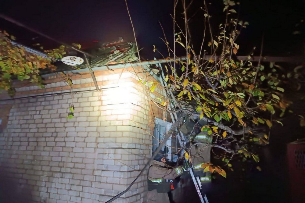 Ворог бив по Нікопольщині з РСЗВ і дронами, вдарив по Дніпру, атакував Синельниківщину – сталися пожежі, є руйнування (фото) Ворог бив по Нікопольщині з РСЗВ і дронами, вдарив по Дніпру, атакував Синельниківщину – сталися пожежі, є руйнування (фото)