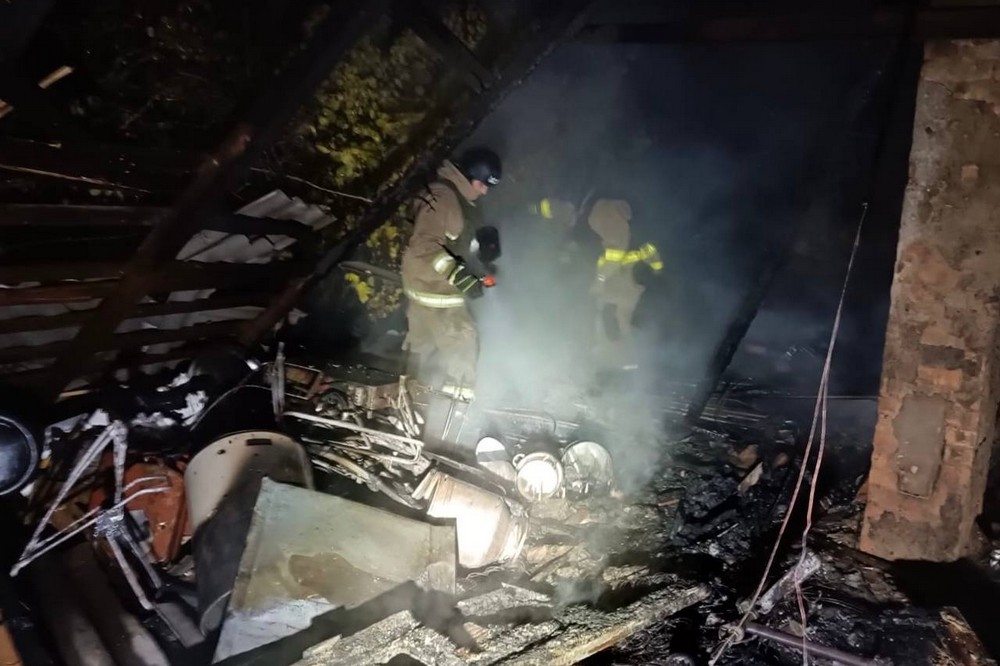 Ворог бив по Нікопольщині з РСЗВ і дронами, вдарив по Дніпру, атакував Синельниківщину – сталися пожежі, є руйнування (фото) Ворог бив по Нікопольщині з РСЗВ і дронами, вдарив по Дніпру, атакував Синельниківщину – сталися пожежі, є руйнування (фото)