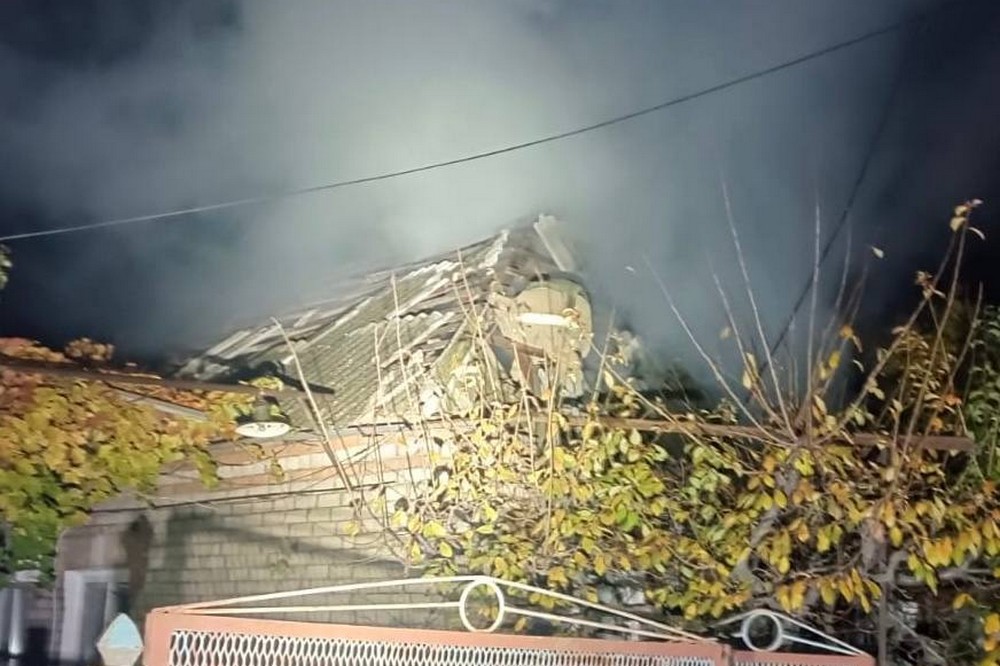 Ворог бив по Нікопольщині з РСЗВ і дронами, вдарив по Дніпру, атакував Синельниківщину – сталися пожежі, є руйнування (фото) Ворог бив по Нікопольщині з РСЗВ і дронами, вдарив по Дніпру, атакував Синельниківщину – сталися пожежі, є руйнування (фото)