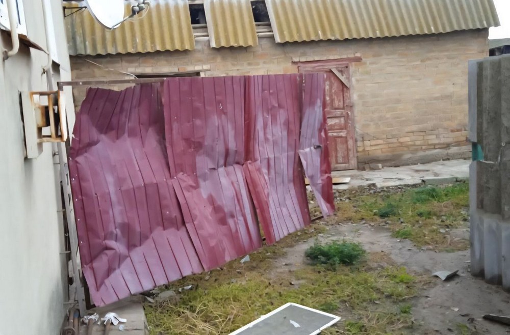 На фото - наслідки обстрілів Нікополя На фото - наслідки обстрілів Нікополя