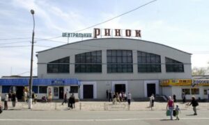 У Нікополі біля центрального ринку підліток підрізав знайомого – який вирок виніс суд