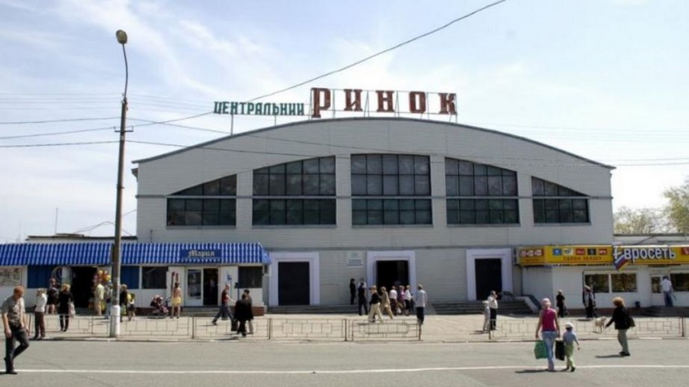 У Нікополі біля центрального ринку підліток підрізав знайомого – який вирок виніс суд