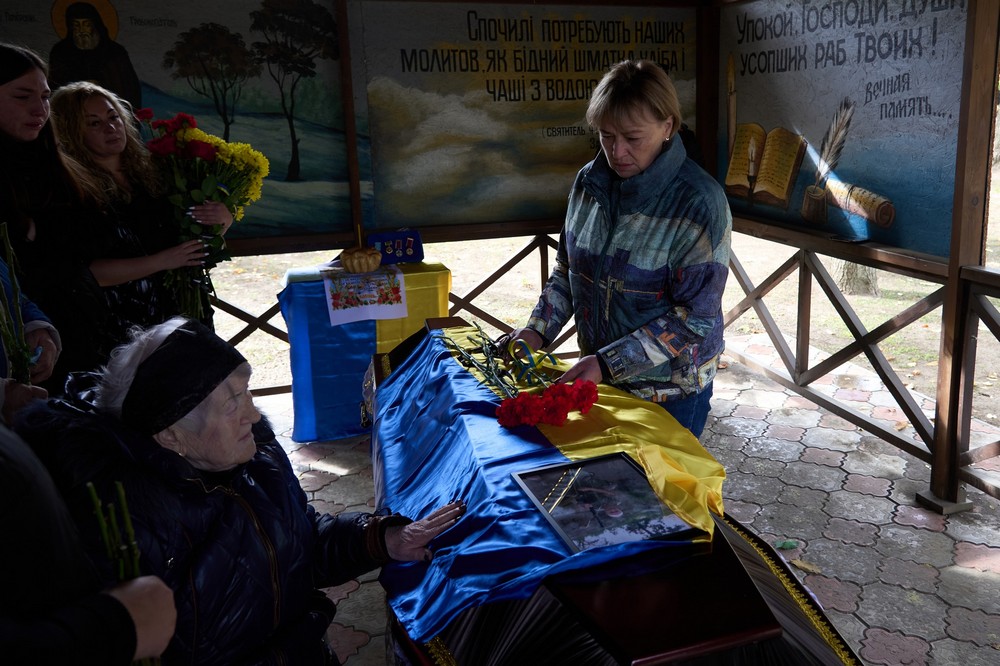 у Нікополі 13 жовтня провели в останню путь Захисника (фото) 10