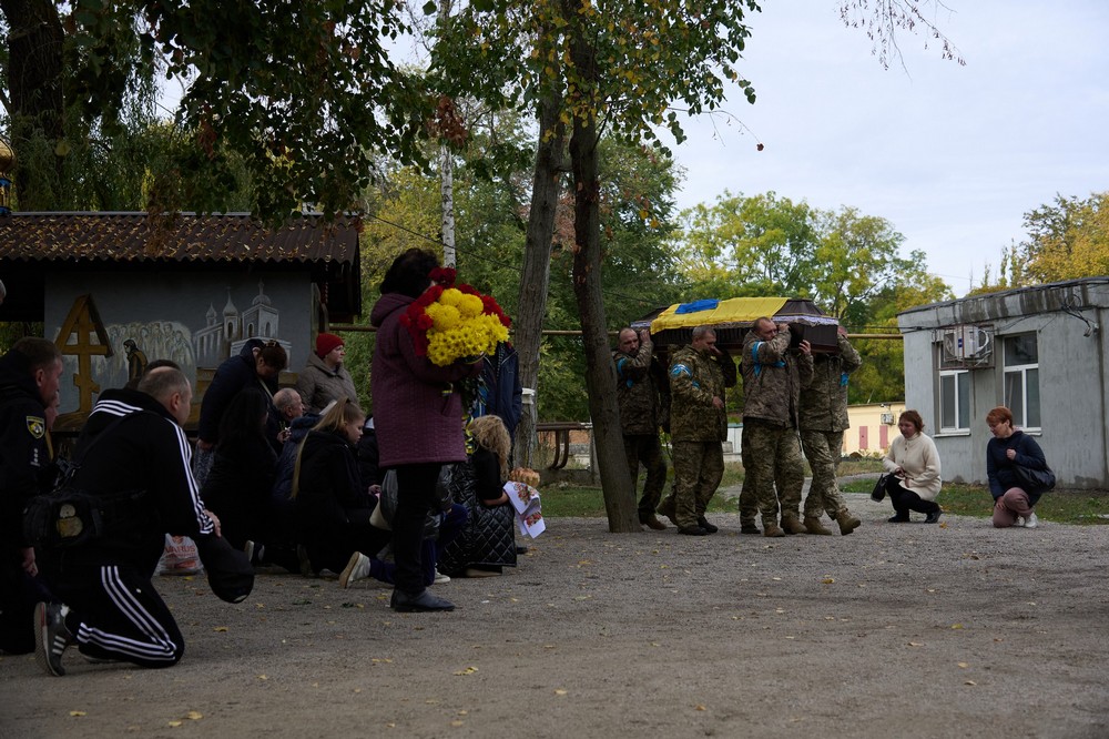 у Нікополі 13 жовтня провели в останню путь Захисника (фото) 12