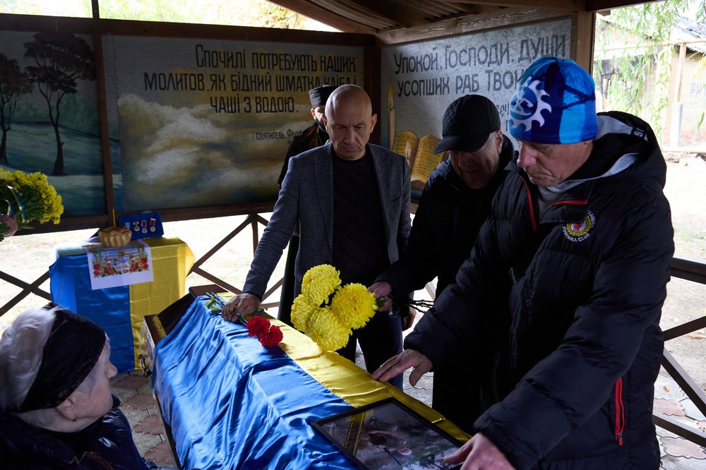 у Нікополі 13 жовтня провели в останню путь Захисника (фото) 8