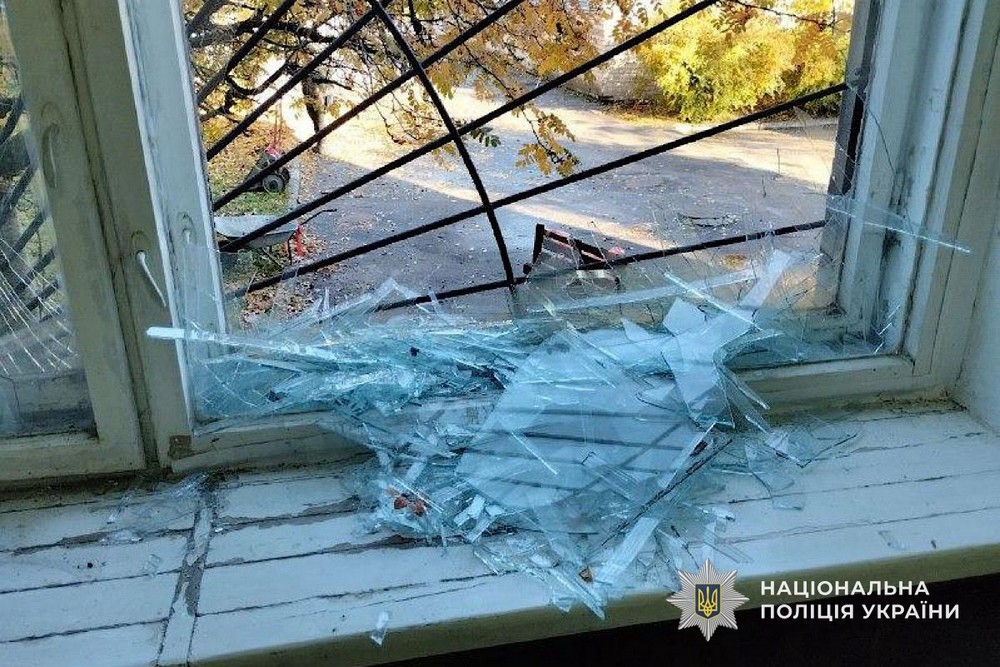 Повністю знищено автівки на Нікопольщині, у Павлограді поранено жінок, по Дніпру ворог вдарив ракетою – поліція про наслідки обстрілів (фото) Повністю знищено автівки на Нікопольщині, у Павлограді поранено жінок, по Дніпру ворог вдарив ракетою – поліція про наслідки обстрілів (фото)