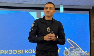 Поліцейський Нікопольщини навчав посадовців на Криворіжжі, як взаємодіяти з населенням у кризових ситуаціях