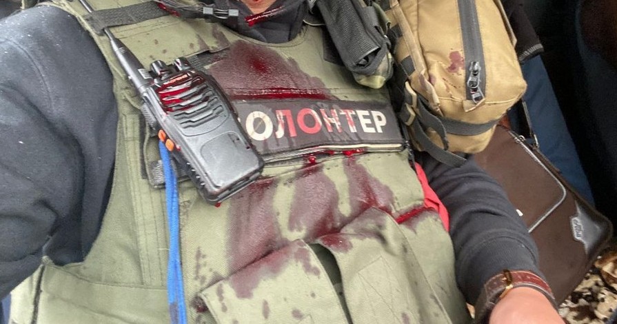 ворожі дрони атакували автівку волонтера з Кривого Рогу (фото) 4
