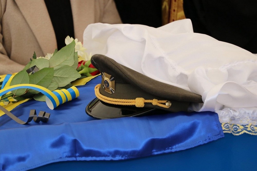 Вбиті росією мешканці Нікопольщини. Захисник з Нікополя Олег Жданов загинув 30 жовтня 2022 року. Тож сьогодні річниця його смерті. І ми вшановуємо пам’ять Героя!