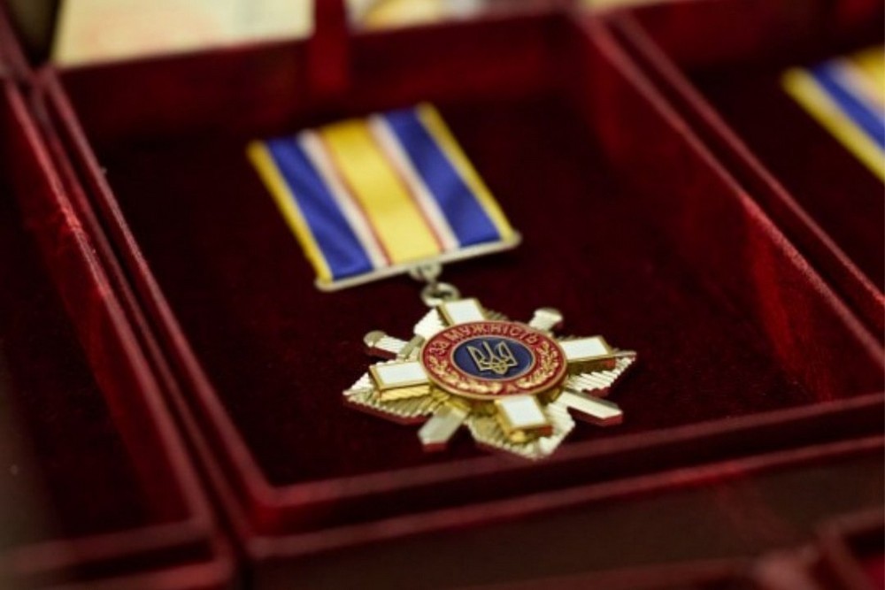 Був поранений під час ліквідації наслідків обстрілів: енергетик з Нікопольщини отримав високу державну нагороду 1 Був поранений під час ліквідації наслідків обстрілів: енергетик з Нікопольщини отримав високу державну нагороду