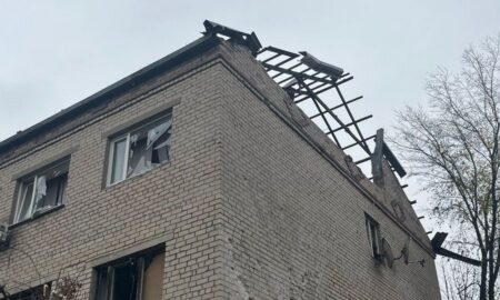 На Нікопольщині атаковані АЗС, підприємство і понад 10 будинків, на Синельниківщині вбито чоловіка, під ударом був і Павлоград – поліція показала фото