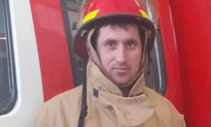 Сьогодні він повернув людину до життя! На Нікопольщині чоловік стікав кров’ю після обстрілу, герой-рятувальник зміг зупинити кровотечу