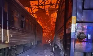 Критично уражено приміське депо і пошкоджено вокзал у Дніпрі внаслідок нічної атаки