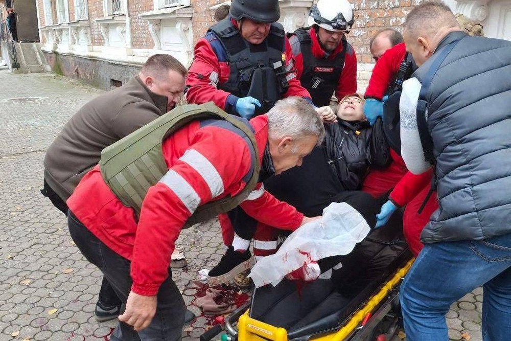 День, що стискає серце: волонтери Нікополя розповіли, як допомагали пораненим внаслідок жахливого обстрілу 17 листопада (фото) 1 День, що стискає серце: волонтери Нікополя розповіли, як допомагали пораненим внаслідок жахливого обстрілу 17 листопада (фото)