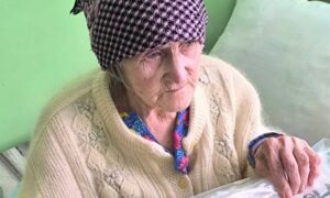 Червоний Хрест Нікополя забезпечив памперсами літніх мешканців Першотравневської громади (фото)