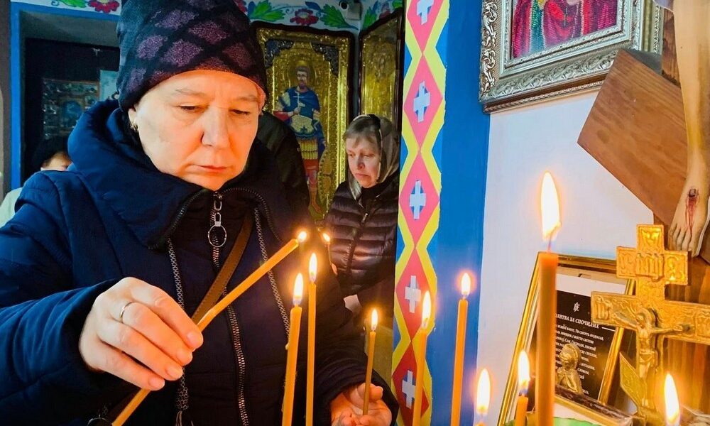 У Нікополі в храмі ПЦУ відбулася поминальна панахида за загиблими під час голодоморів (фото)