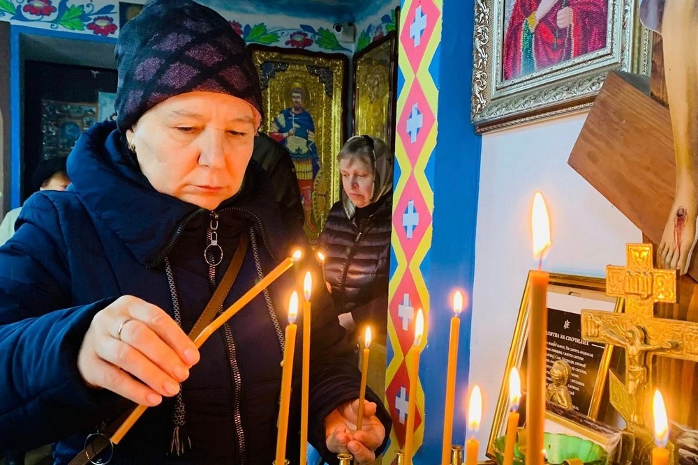 У Нікополі в храмі ПЦУ відбулася поминальна панахида за загиблими під час голодоморів (фото)