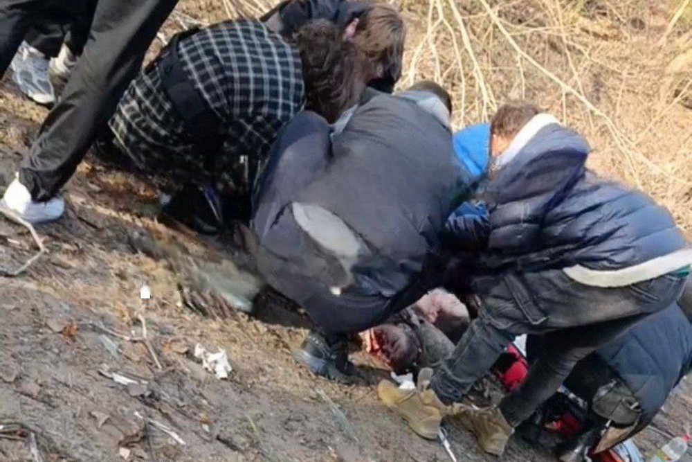 Відео перших хвилин після удару: ворог атакував Дніпро БпЛА – поранено жінку і дитину