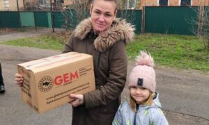 Мешканцям Марганецької громади роздали 1530 продуктових наборів на цьому тижні (фото)