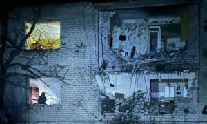У Нікополі влучання у дах багатоповерхівки, поранено людей у Синельниківському і Самарівською районах, під ударом був і Павлоградський район – поліція (фото)