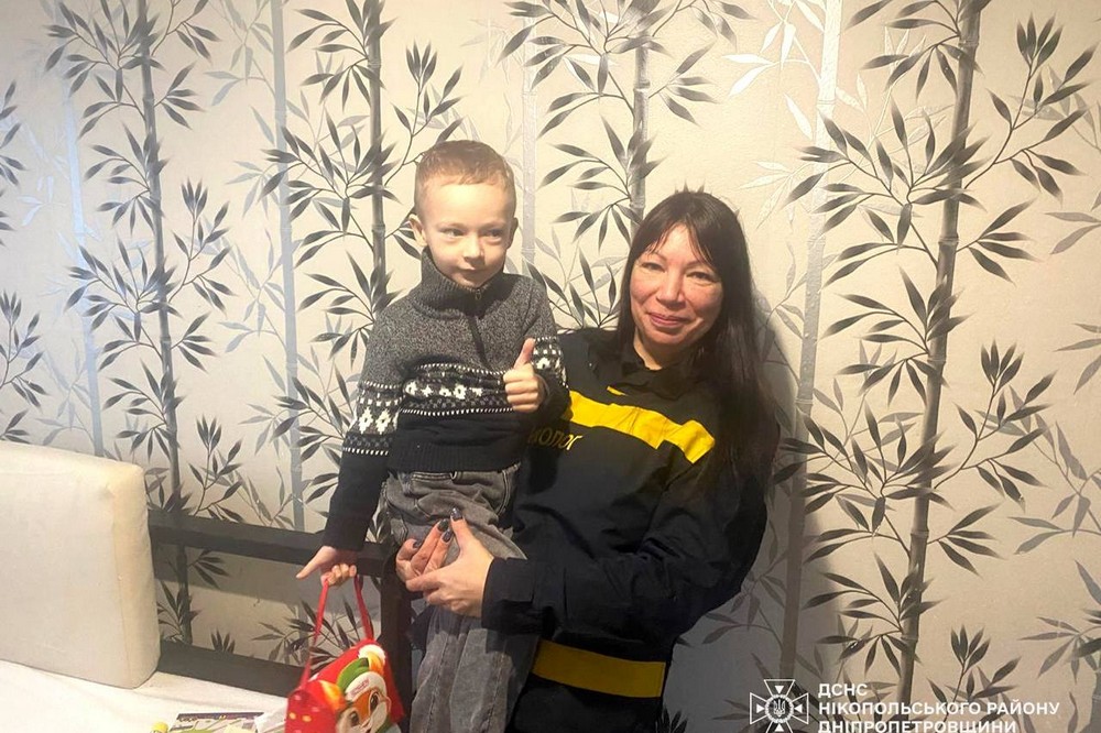 У Нікополі рятувальники відвідали дітей поранених колег (фото)