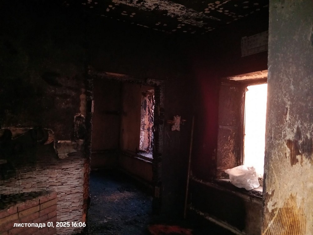 Через замикання повністю згоріло житло: фото Через замикання повністю згоріло житло: фото