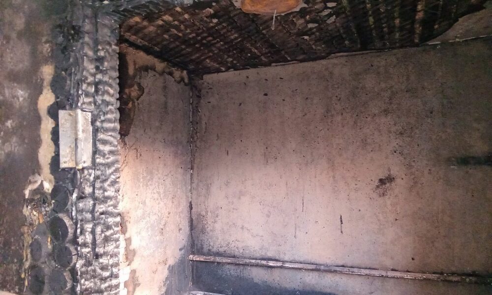 Через замикання повністю згоріло житло: на Нікопольщині родині потрібна допомога (фото)