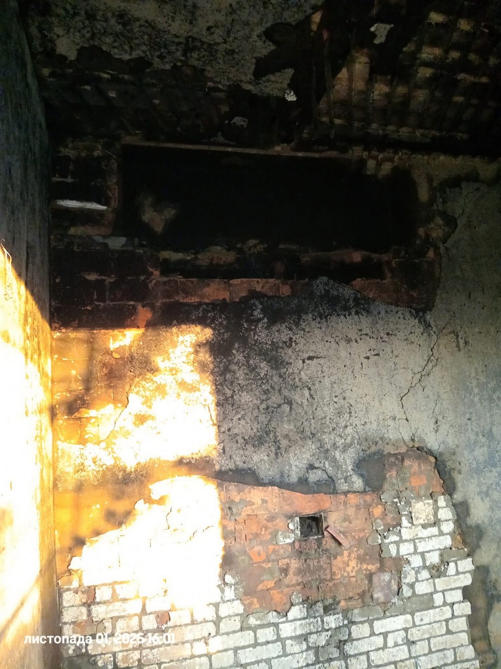 Через замикання повністю згоріло житло: фото Через замикання повністю згоріло житло: фото