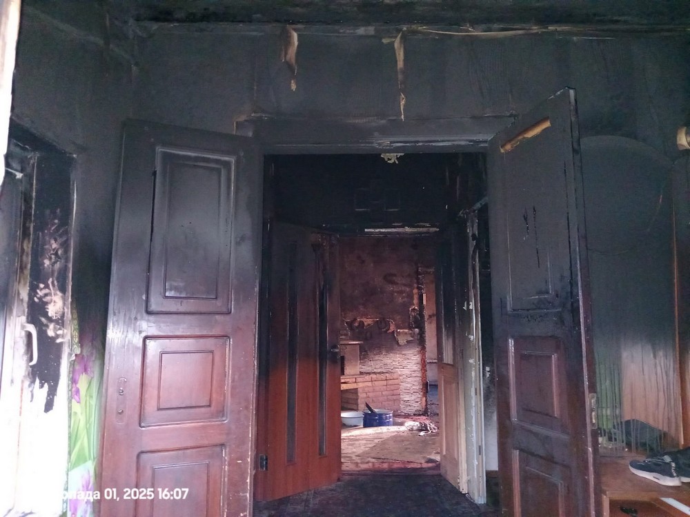 Через замикання повністю згоріло житло: фото Через замикання повністю згоріло житло: фото