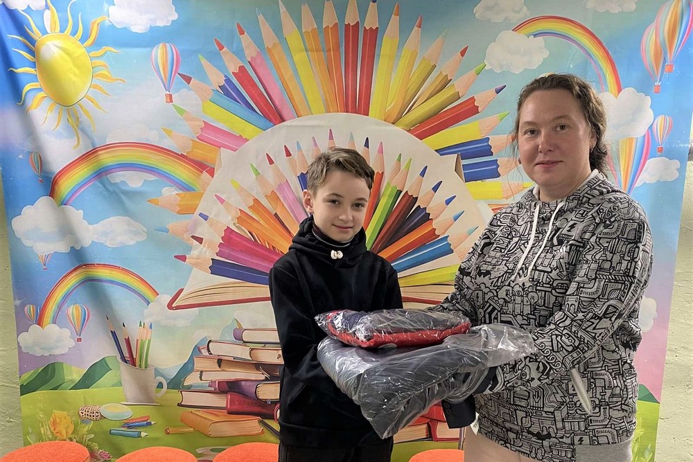 У Нікополі діти певних категорій отримають шкільні та спортивні костюми: фото