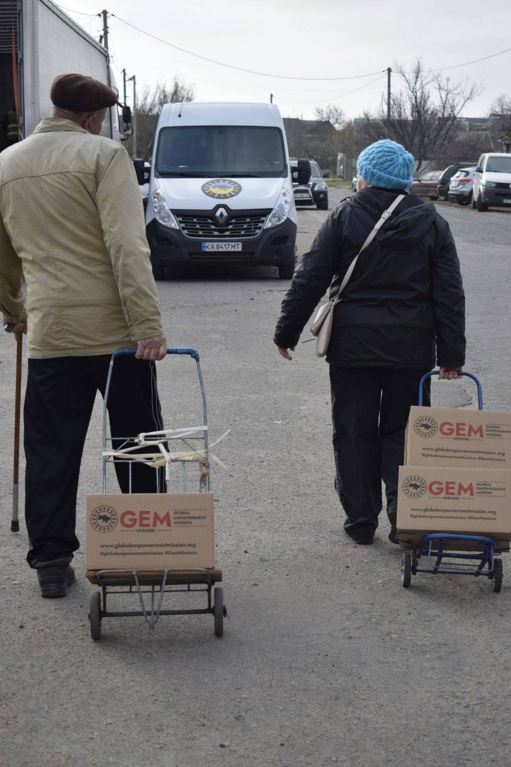 574589135 1158087856454397 5029987109552636482 n Мешканцям Мирівської громади роздали продуктові набори і воду (фото)