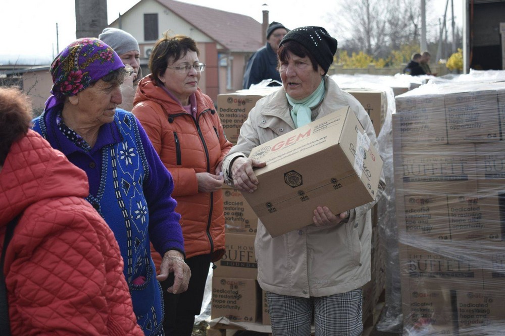 574947675 1158088066454376 6885418453181750597 n Мешканцям Мирівської громади роздали продуктові набори і воду (фото)