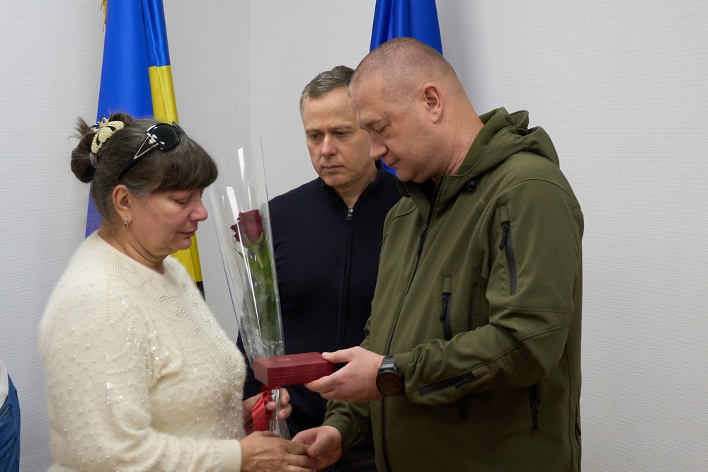 Трьох полеглих Захисників з Нікополя відзначено державними нагородами. Відзначки вручили рідним військових.