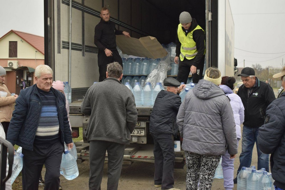 575128765 1158789653050884 527642080662356129 n Мешканцям Мирівської громади роздали продуктові набори і воду (фото)