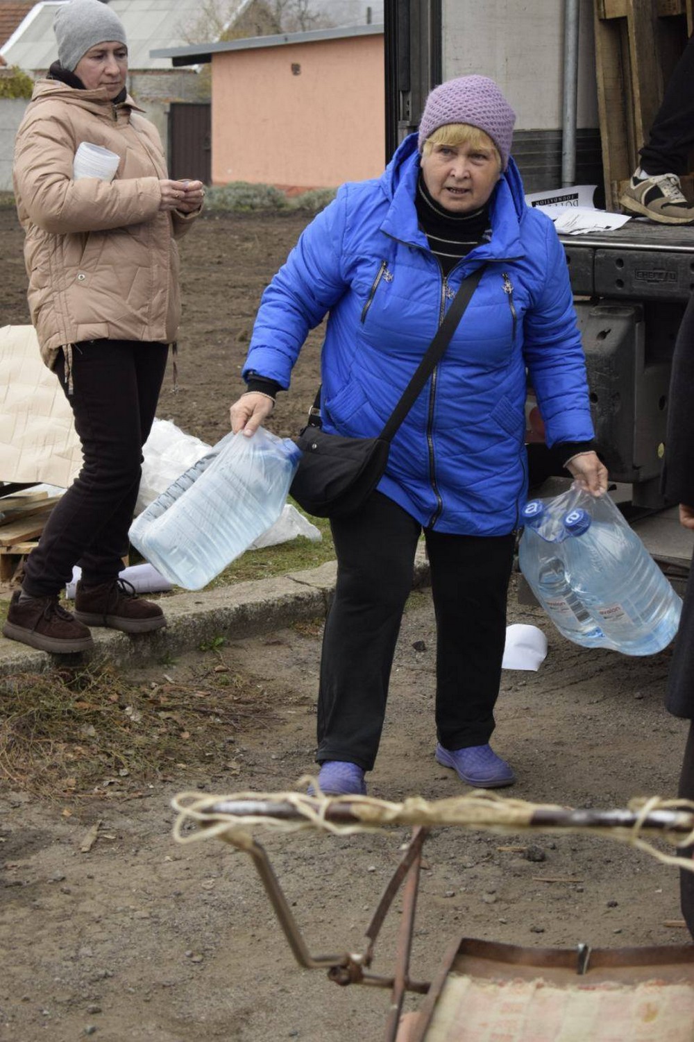 575189555 1158790076384175 4368490208681826566 n Мешканцям Мирівської громади роздали продуктові набори і воду (фото)