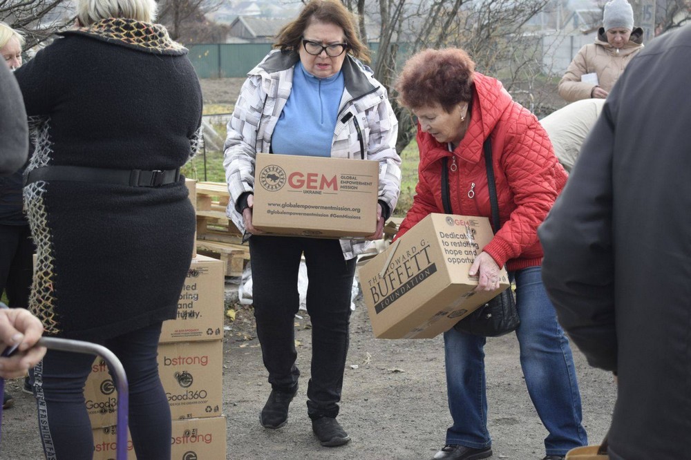 576203788 1158087999787716 5579792440589987591 n Мешканцям Мирівської громади роздали продуктові набори і воду (фото)