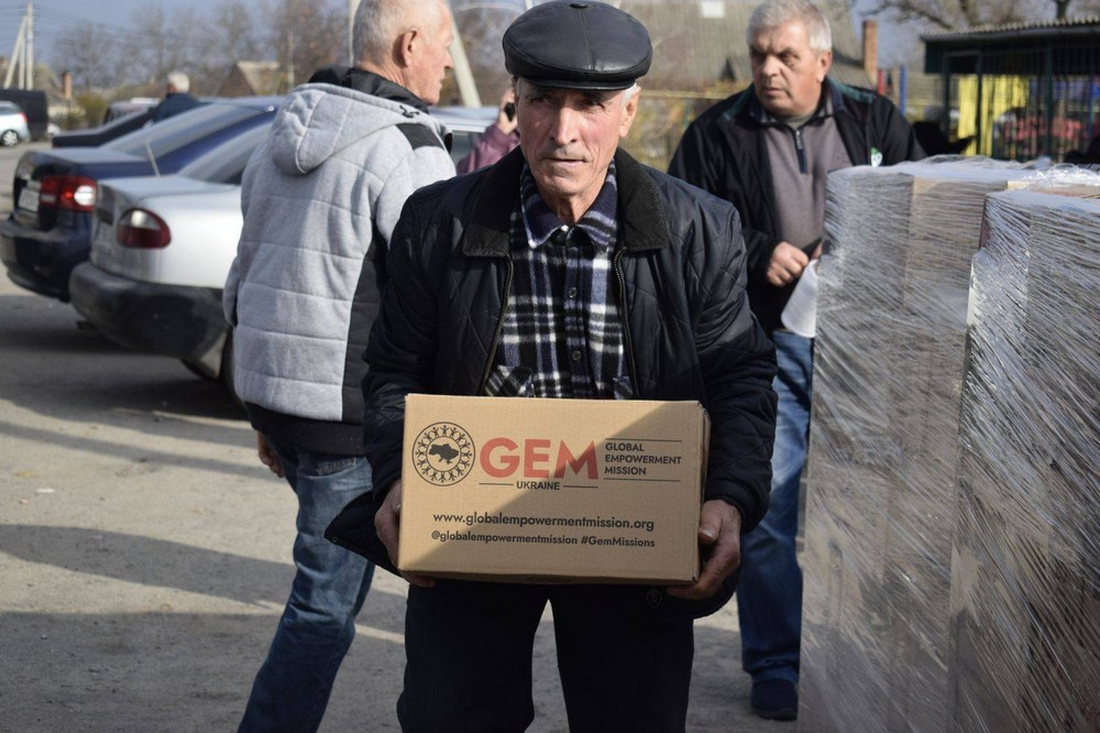 576299392 1158087673121082 4612316583027175734 n Мешканцям Мирівської громади роздали продуктові набори і воду (фото)