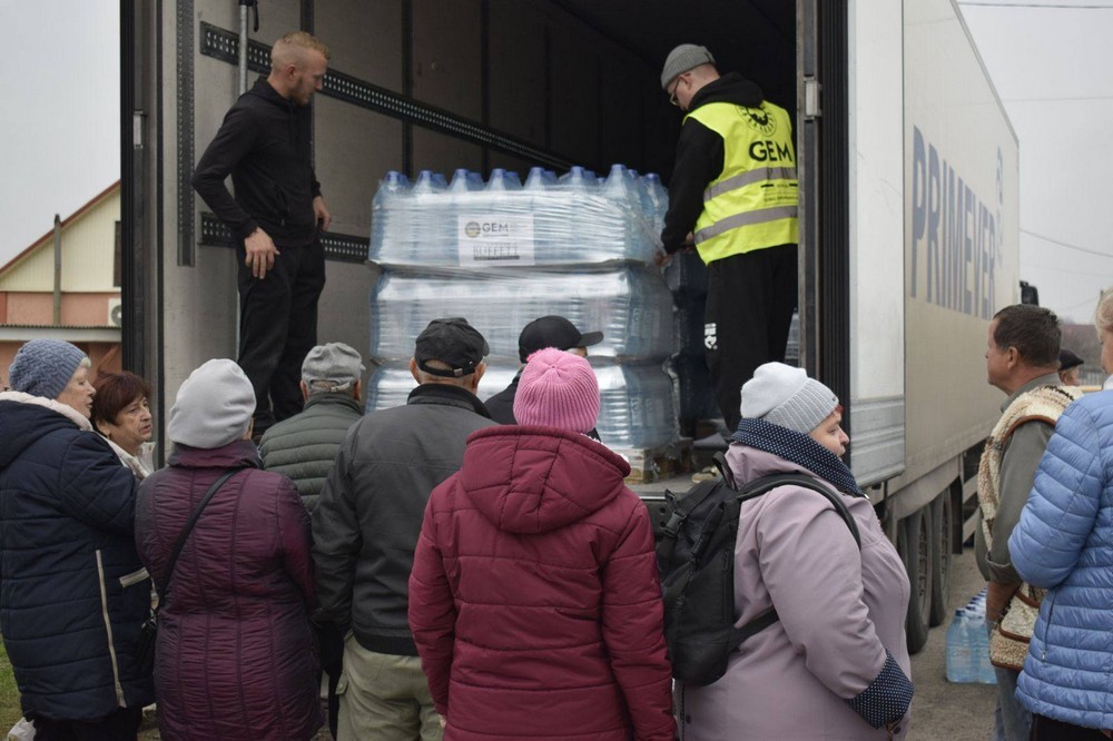 576385105 1158789409717575 514875758730606178 n Мешканцям Мирівської громади роздали продуктові набори і воду (фото)