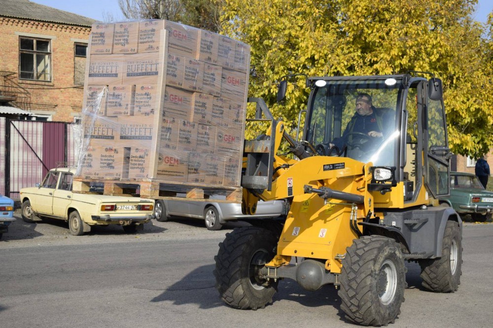 576943790 1158087279787788 2464240376861269599 n Мешканцям Мирівської громади роздали продуктові набори і воду (фото)