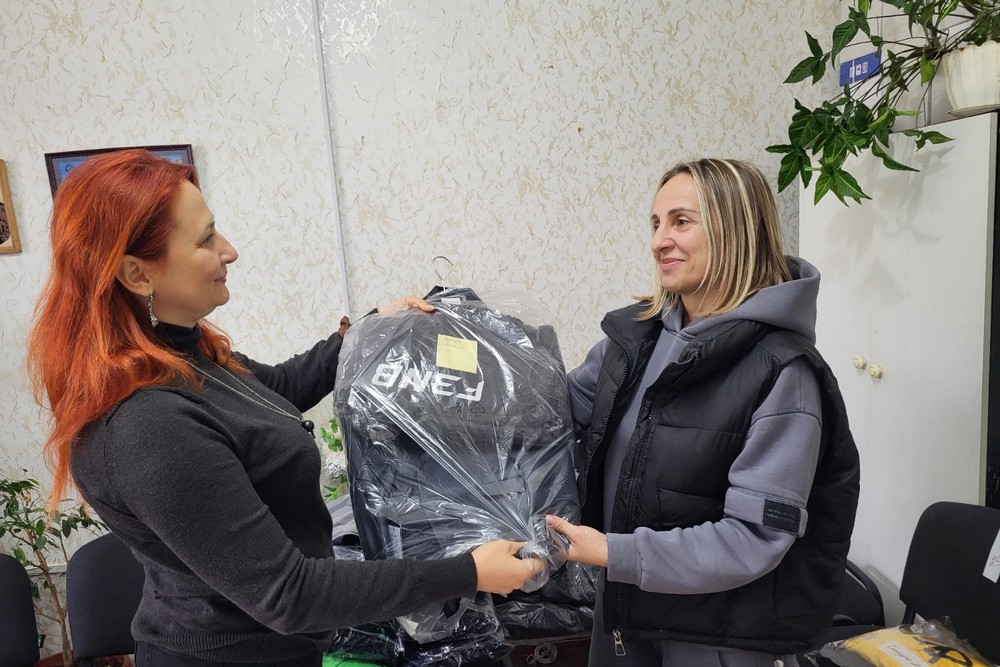 У Нікополі діти певних категорій отримають шкільні та спортивні костюми: фото